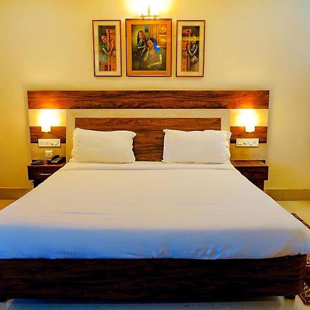 Fabhotel Kanchan Plaza บูบันเนสชวาร์ ภายนอก รูปภาพ
