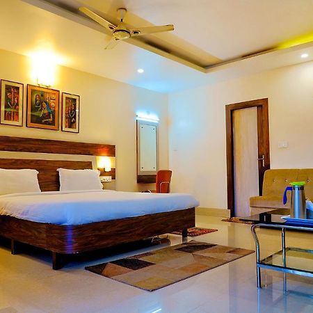 Fabhotel Kanchan Plaza บูบันเนสชวาร์ ภายนอก รูปภาพ