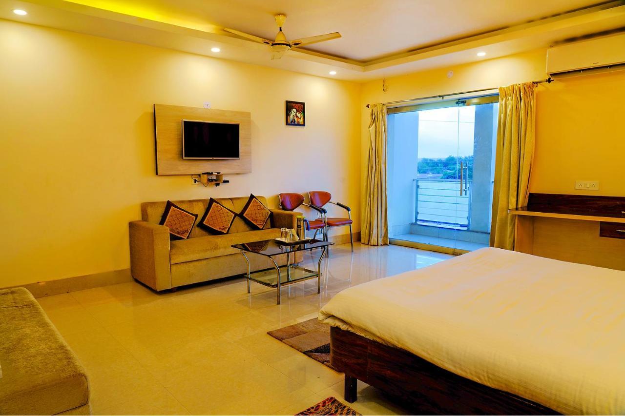 Fabhotel Kanchan Plaza บูบันเนสชวาร์ ภายนอก รูปภาพ