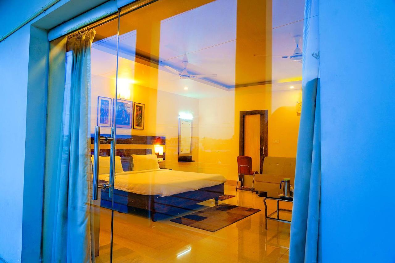 Fabhotel Kanchan Plaza บูบันเนสชวาร์ ภายนอก รูปภาพ
