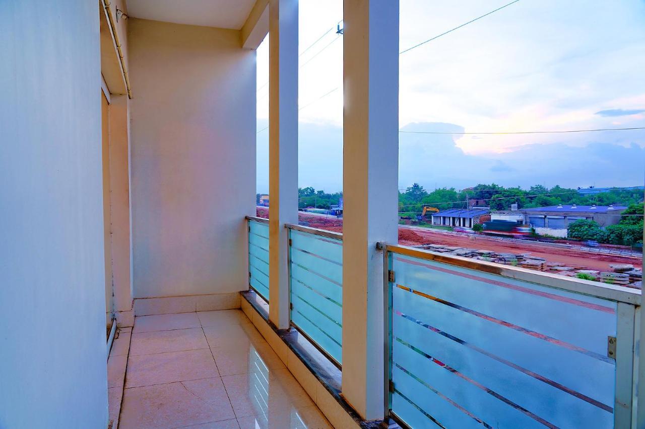 Fabhotel Kanchan Plaza บูบันเนสชวาร์ ภายนอก รูปภาพ