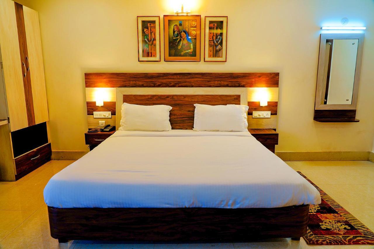 Fabhotel Kanchan Plaza บูบันเนสชวาร์ ภายนอก รูปภาพ