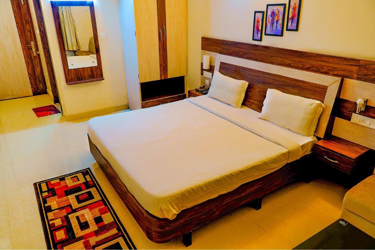 Fabhotel Kanchan Plaza บูบันเนสชวาร์ ภายนอก รูปภาพ